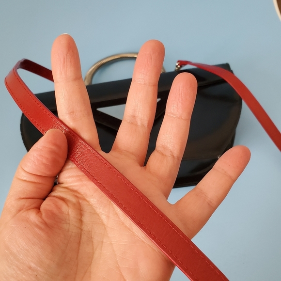 Vintage black purse with mirror and wire handle - Picture 7 of 13